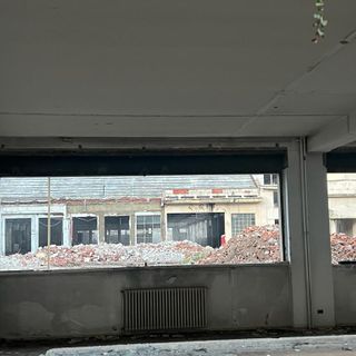 FOTO - Ruspe in azione all'ex Aermacchi: sta procedendo la demolizione
