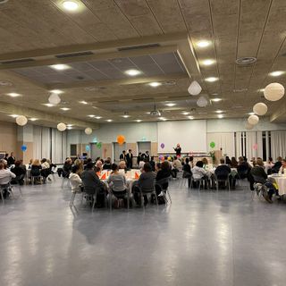 Al De Filippi la cena organizzata dagli studenti per continuare a fare del bene nel nome di Nicholas