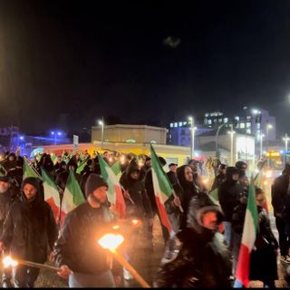 VIDEO e FOTO - &quot;L'Altra Varese&quot;: 100 &quot;soldati&quot; di estrema destra per le vie della città