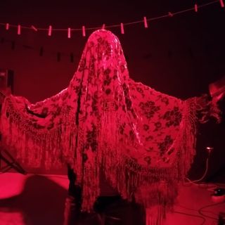 In CarrozzeHUB uno spettacolo teatrale che esplora il tema dell'esilio