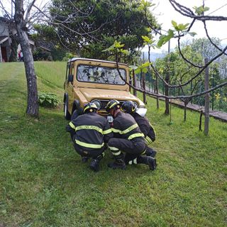 I vigili del fuoco sul luogo dell'incidente