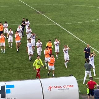 Il Varese esce dal campo comunque applaudito dal suo pubblico.