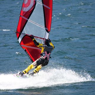 Sport d'acqua, quattro idee per divertirsi nei laghi della provincia di Varese