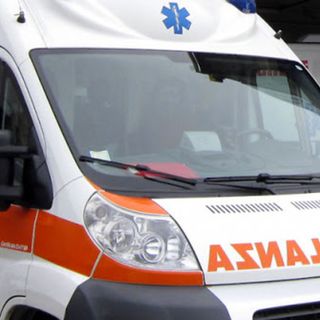 Ciclista investito e ferito sulla strada dei frontalieri