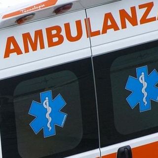 Auto contro una moto a Gazzada, ferito un ragazzo di 17 anni