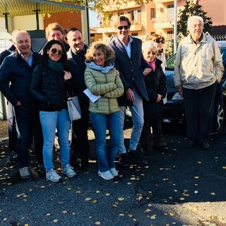 Residenti di Giubiano protestano insieme ai consiglieri di Forza Italia: «Ci vietano di parcheggiare nelle nostre vie senza alcun preavviso»