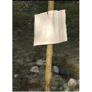 &quot;Froci al rogo&quot;: scritta omofoba alla spiaggia di Vizzola Ticino. Boschini (Arcigay Varese): «Dov'è la legge che previene atti di questo tipo?»