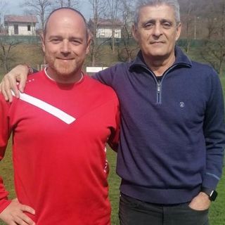L'&quot;angelo&quot; Alessandro Magnoni è stato &quot;riabbracciato&quot; al campo da Vito de Lorentiis un anno dopo il malore che colpì l'ex giocatore del Varese a Cantello