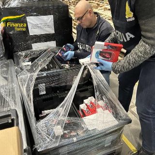 Videogiochi "piratati", la Finanza sequestra 12mila console. Indagini anche nel Varesotto