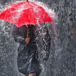 Tanta acqua in arrivo: sarà un martedì di forte pioggia: «Rischio idrogeologico»