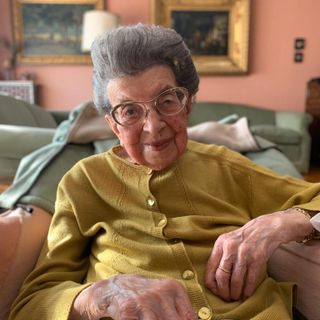 Anna compie cent'anni, ci riempie il cuore di speranza e il poeta Ginetto Grilli le regala questo video di auguri