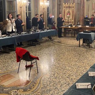 VIDEO. Varese, minuto di silenzio e commozione del consiglio comunale per il &quot;suo&quot; Maroni