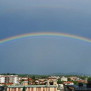 Sabato nuvoloso con qualche pioggia, domenica soleggiata e calda