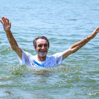 VIDEO. Fontana posta su Instagram il suo tuffo nel lago di Varese: «Una gioia rivedere la famiglia in riva al lago» VIDEO. Fontana posta su Instagram il suo tuffo nel lago di Varese: «Una gioia rivedere la famiglia in riva al lago»