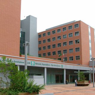 L'appello dell'Asst Sette Laghi: «Cari cittadini, ecco le poche regole da seguire per aiutarci nella ripresa di tutte le attività»