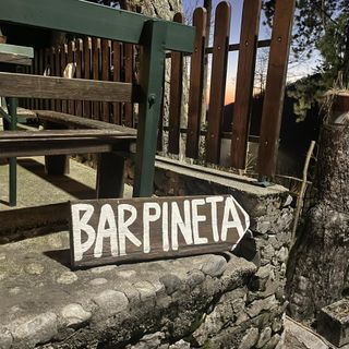 Al Sacro Monte chiude il Bar Pineta. «Ci mancherà quella calda accoglienza che sapeva di casa»