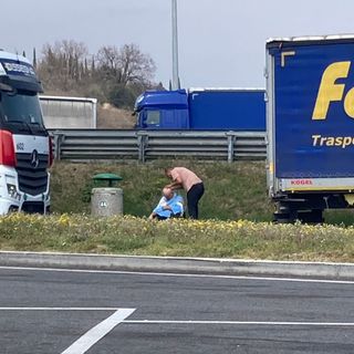Autogrill di Desenzano sulla Milano-Venezia: tra due tir uno spaccato di vita reale degli autotrasportatori