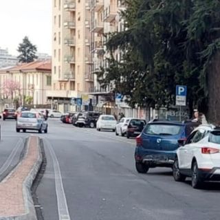 La situazione è tornata alla normalità dopo un'ora: nella foto le auto coinvolte a incidente risolto