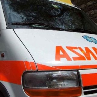 Auto investe due persone a Tradate, soccorso anche un bimbo di quattro anni