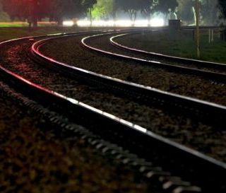 Travolto sui binari a Legnano, muore trentenne