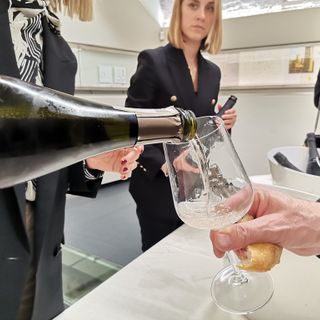 Brindisi di Capodanno e non solo: spumante batte champagne 3 a 1. Nel 2023 salite a 936 milioni le bottiglie di bollicine italiane stappate nel mondo