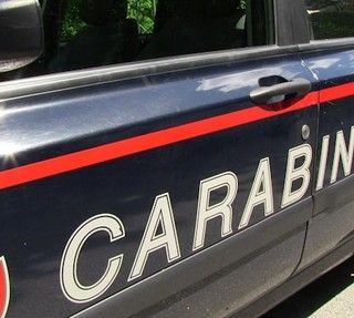 Bastonate in testa al corriere: «Ero stanco dei danni al muro che faceva il furgone»