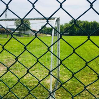 Il campo di Calcinate degli Orrigoni: gli spogliatoi saranno presto interessati dai lavori previsti dal Comune