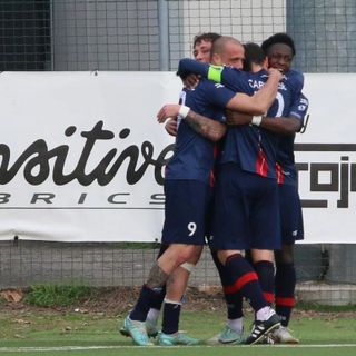 Il derby di Saronno ha i colori della Caronnese (foto SC Caronnese). Sotto in gallery è sempre festa per la capolista Oltrepò