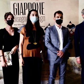 Da sinistra l'architetto Massimo Negri, le curatrici Eleonora Lanza e Rossella Menegazzo, il direttore dei Musei Civici Daniele Cassinelli e il sindaco di Varese Davide Galimberti