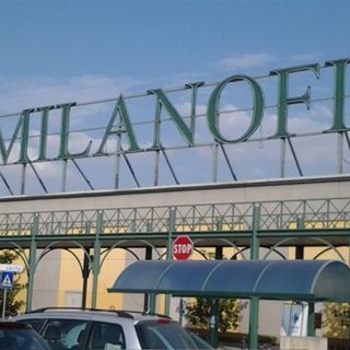 Tentata strage ad Assago: uomo accoltella a caso i clienti di un centro commerciale. Bilancio di un morto e tre feriti gravi