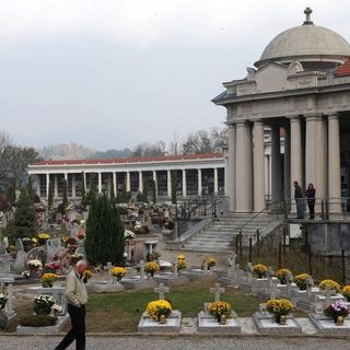 Famedio, tombe di famiglia e spazio anche alle ceneri degli animali domestici: a Varese un nuovo regolamento cimiteriale