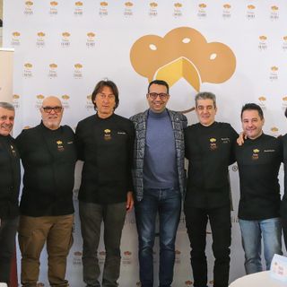 La giuria del concorso &quot;Divina Colomba&quot; di cui fa parte il &quot;nostro&quot; Claudio Colombo, secondo da destra nello scatto