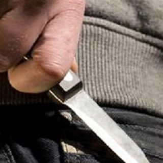 Sangue nel Milanese: sedicenne accoltellato a scuola, è grave