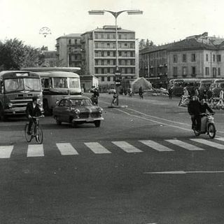 La fermata degli autobus di piazzale Kennedy torna al passato. Capolinea di fronte alla stazione Fs, come era una volta