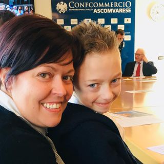 Mamma Antonella e il piccolo Luca presenti stamattina a Confcommercio Varese per la donazione di 5mila euro all'associazione Tincontro: questo dono è nato anche dalla loro esperienza al reparto di neonatologia dell'ospedale Del Ponte