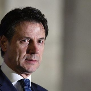 Coronavirus, il premier Conte: «Stop a tutte le manifestazioni sportive in Lombardia e Veneto. Divieto d'accesso e d'arrivo nelle aree focolaio». Sale a 76 il numero di contagiati