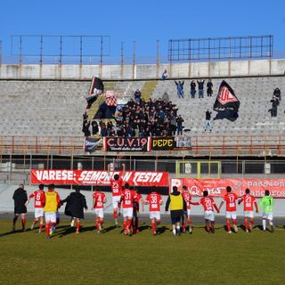 Tutti sotto la curva. Come sempre (foto Ezio Macchi)