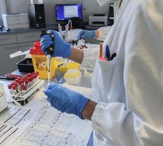 Covid-19, Italia in leggero calo con 18.916 nuovi positivi ma le vittime sono 280