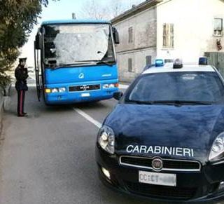 Spaccio alla fermata del bus degli studenti tra Busto e Samarate, blitz dei carabinieri