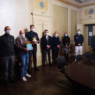 Quattrocento panettoni e due apparecchi per l'ossigeno. Confartigianato al fianco degli ospedali di Asst Sette Laghi