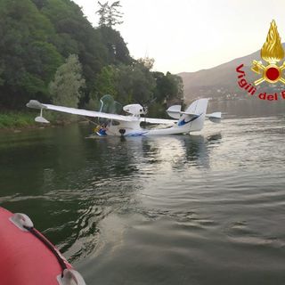 Idrovolante in difficoltà all'Isolino Virginia: intervengono i vigili del fuoco