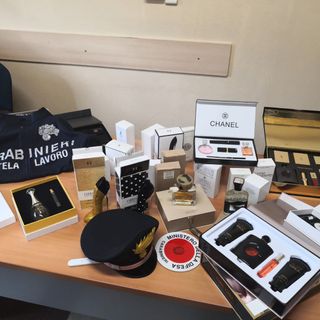 Il materiale sequestrato dai carabinieri