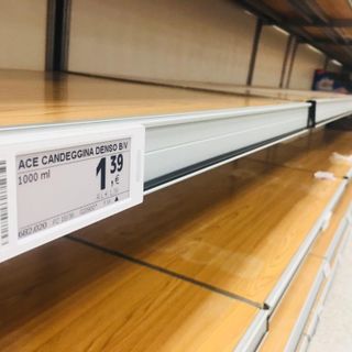 Ansia Coronavirus, anche a Varese è corsa ai supermercati: scaffali vuoti ma niente panico