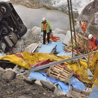 Una fase del recupero (foto da OssolaNews)