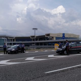 Malpensa: al setaccio strade e parcheggi. Per i carabinieri un &quot;bridge&quot; di controlli. C'è anche una denuncia per violenza sessuale