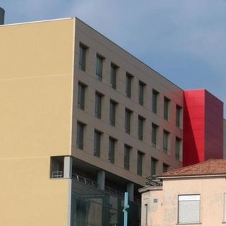 I carabinieri fanno visita ai piccoli pazienti del Del Ponte. E scortano Babbo Natale con i doni