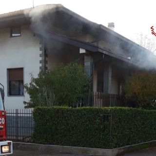 Ancora un incendio a Busto Arsizio: va a fuoco una villetta