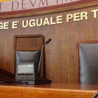 Accusata di aver intascato due assegni: badante finisce a processo Accusata di aver intascato due assegni: badante finisce a processo