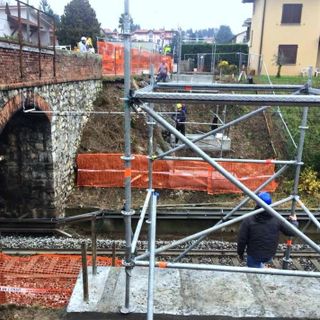 Lavori per il nuovo ponte a due corsie di via Giordani: stanotte la posa della passerella pedonale
