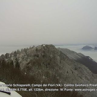 Il Centro Geofisico Prealpino: «Campo dei Fiori imbiancato, neve più abbondante prevista tra venerdì e sabato»